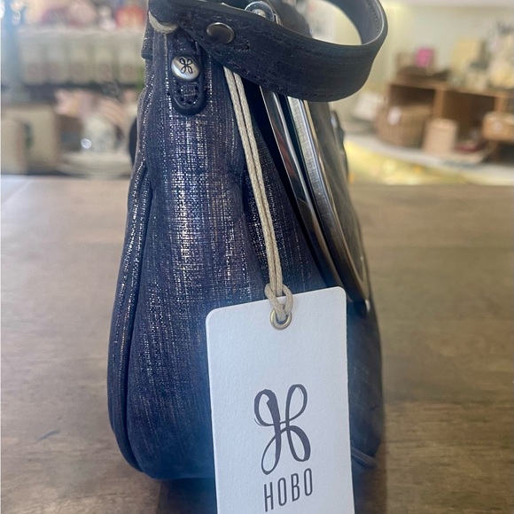 NWT Hobo AMOUR SHOULDER Bag in metallic leather - Picture 7 of 12